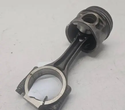 Volkswagen Touran I Piston with connecting rod 