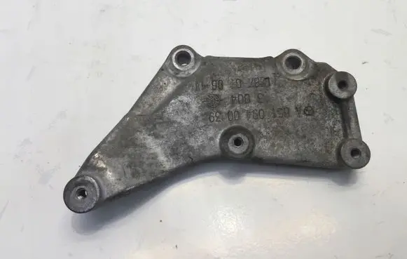 Engine mounting bracket