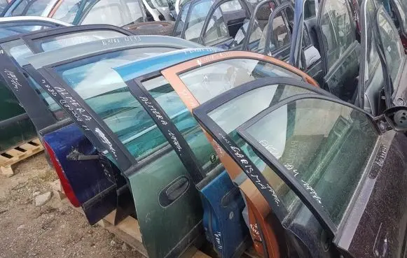 Mitsubishi Carisma Front door