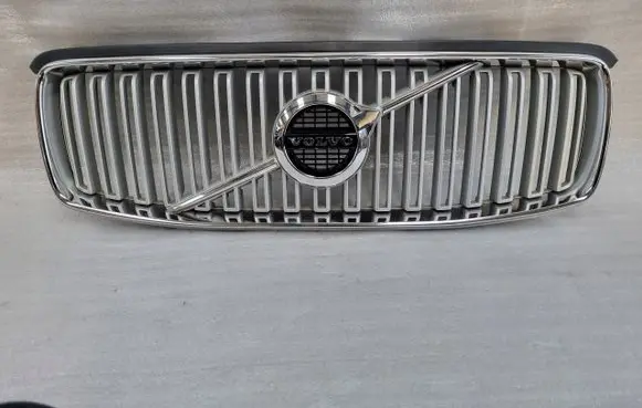 Volvo XC90 Front bumper upper radiator grill 31425933