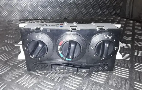 Mercedes-Benz A W168 Climate control unit 1688300485