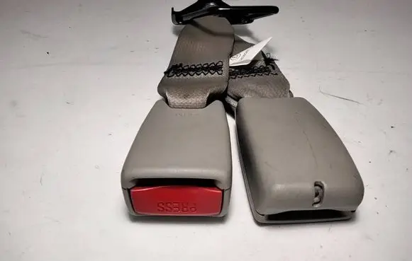Mazda CX-7 Rear seatbelt buckle 0436049