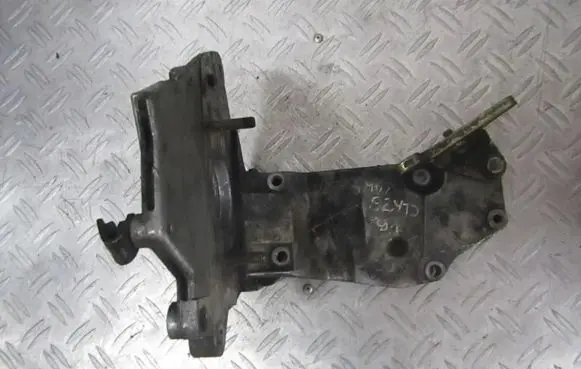 Engine mounting bracket