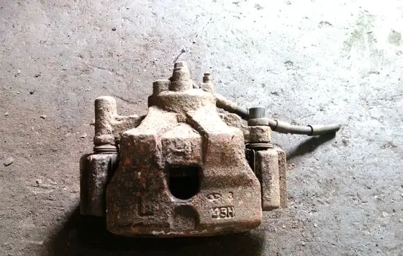 Mazda 6 Front brake caliper