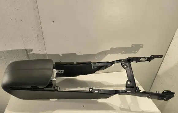 Ford Mustang V Armrest FR3B63045A36A