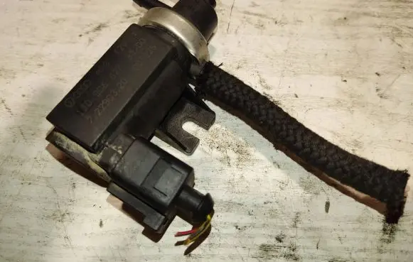 Volkswagen Golf IV Turbo solenoid valve 1J0906627 00T228 72290320