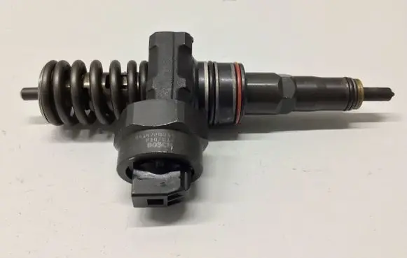 Skoda Fabia Mk1 (6Y) Fuel injector 038130073J 0414720015