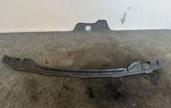 Quarter panel pressure vent