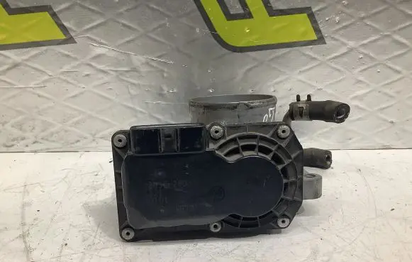 Toyota Avensis T250 Throttle valve 2203028050