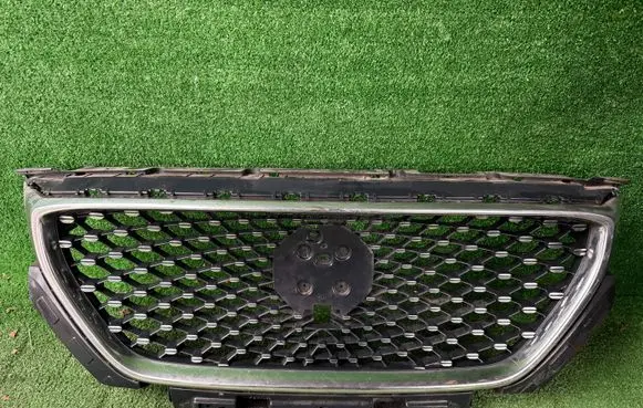 MG ZS Front bumper upper radiator grill 10021164