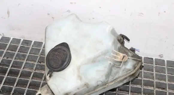Toyota Prius (XW20) Windshield washer fluid reservoir/tank 060851145