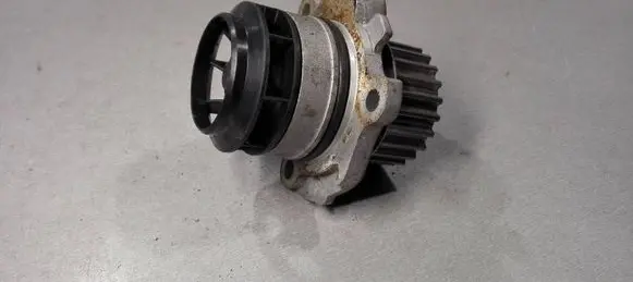 Volkswagen PASSAT B6 Water pump 1704807S