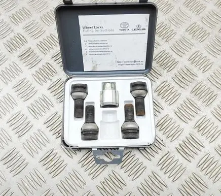 Toyota bZ4X Anti-theft wheel nuts and lock PW45600033