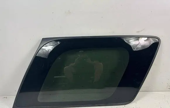 Chevrolet Tahoe Rear side window 