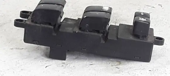 Nissan Primera Electric window control switch 25401AV640 C8DD702N 1263N1