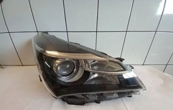 Toyota Yaris Headlight/headlamp