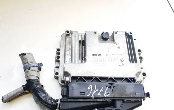 Honda CR-V Engine control unit/module 0281013635 13250062