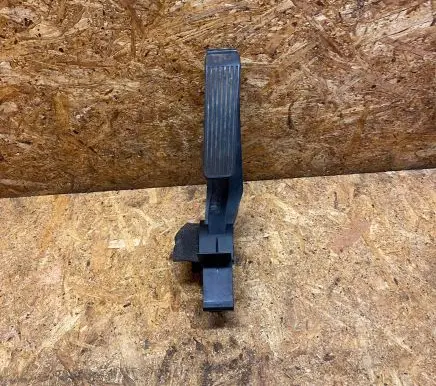 Mercedes-Benz C W203 Accelerator throttle pedal A2033000104