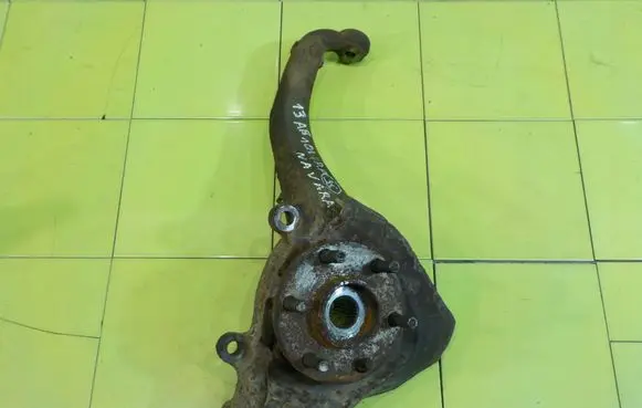 Nissan Navara D40 Front wheel hub spindle knuckle PRZOD