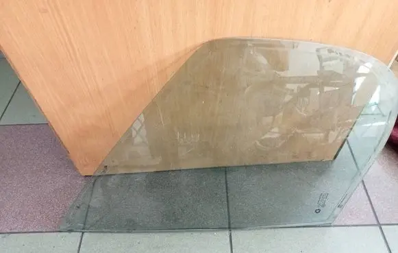 Renault Trafic II (X83) Front door window glass four-door DOT24AS2M25 43R00049
