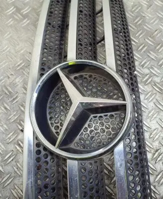 Mercedes-Benz ML W163 Front bumper upper radiator grill