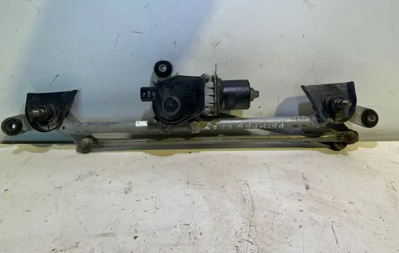 Nissan Pathfinder R52 Front wiper linkage and motor 6113 1721 C003