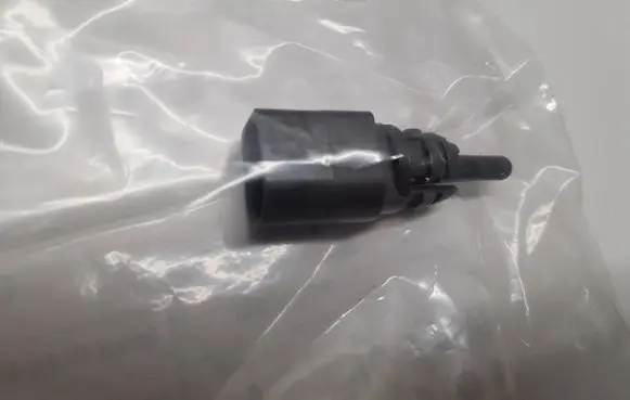 Volkswagen Polo VI Outside/external air temperature sensor 8Z0820535B