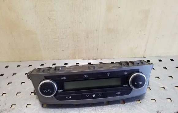 Toyota Avensis T270 Climate control unit 5590005470