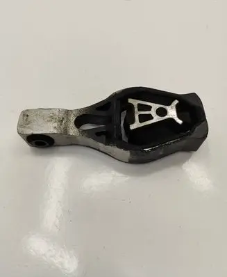 Peugeot 308 Engine mount bracket 9805734780 14343120
