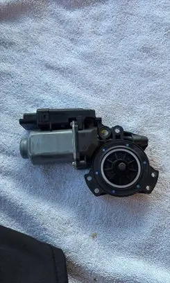KIA Ceed Front door window regulator motor 402054D