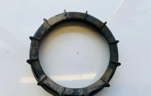 Ford Focus In tank fuel pump screw locking ring/nut 2s619c385aa 2s61-9c385-aa