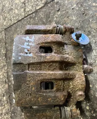 Nissan X-Trail T30 Front brake caliper