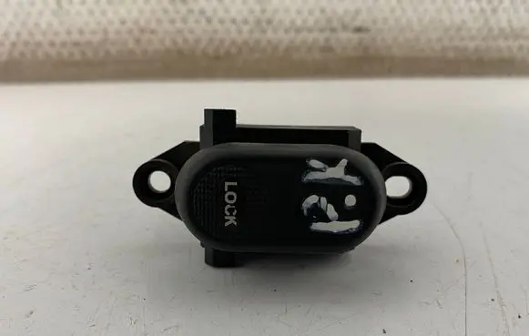 Chrysler PT Cruiser Central locking switch button 04671623AA