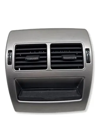 Jaguar XF X250 Rear air vent grill 8X235467446A
