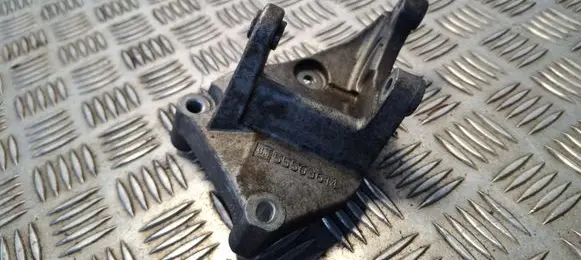 Opel Insignia A Power steering pump mounting bracket 55563614