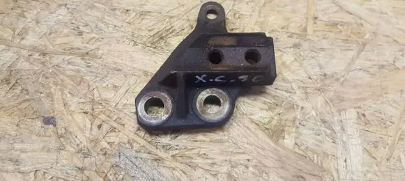 Volvo V70 Engine mounting bracket 8683931