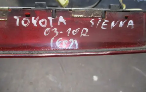 Toyota Sienna XL20 II Third/center stoplight 81570AE010
