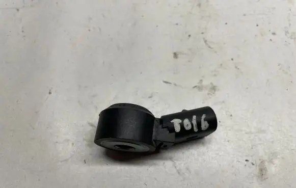 Volkswagen Jetta VII Detonation knock sensor 030905377D