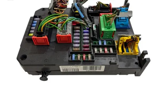 Peugeot 508 Fuse module 9664992380 BSIQ0500 S180121005G