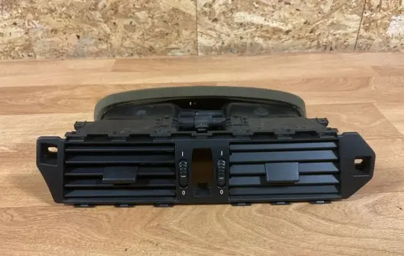 BMW 5 E60 E61 Dash center air vent grill 6910734 141218 7009275