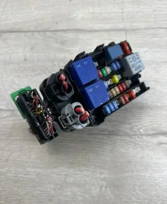 Renault Megane III Fuse box set 18013301E 1308071