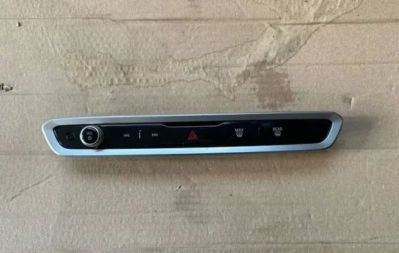 BMW X5 G05 Dash center air vent grill 5A6419802 20020110