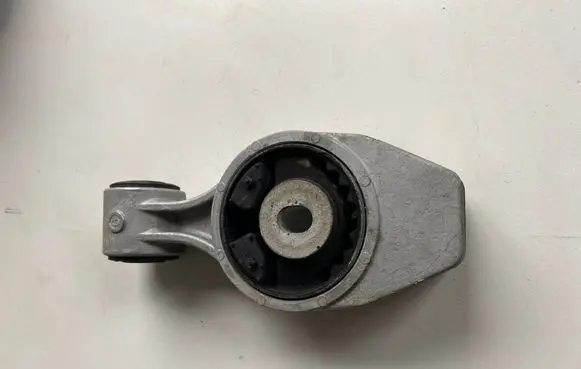 Nissan Murano Z52 Engine mount bracket