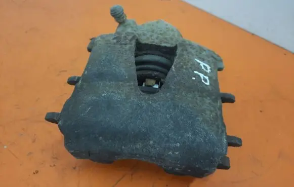 Volkswagen Polo IV 9N3 Front brake caliper