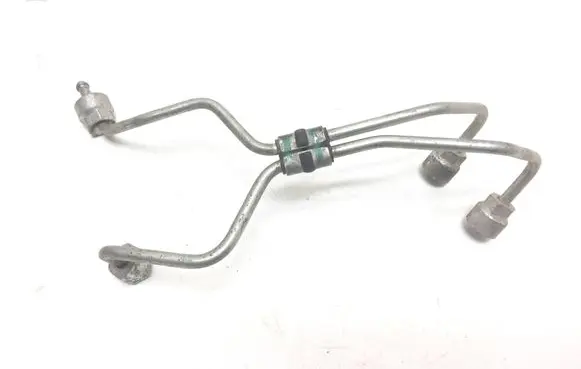Volvo V70 Fuel line pipe