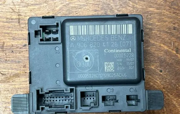 Mercedes-Benz Sprinter W906 Door control unit/module A9068204126 00005228 00005228D