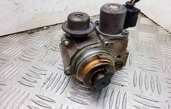 Mini Cooper Countryman R60 Fuel injection high pressure pump V759242980 7592429