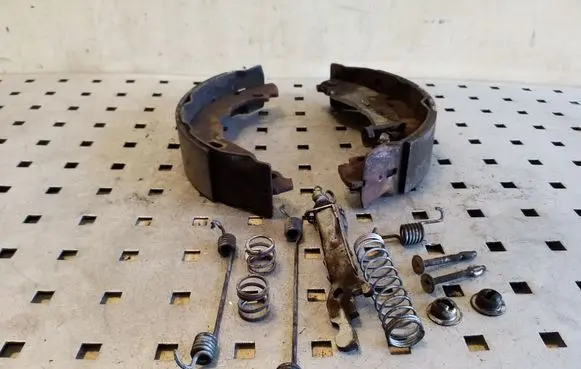 Peugeot 208 I Brake pads (rear) 