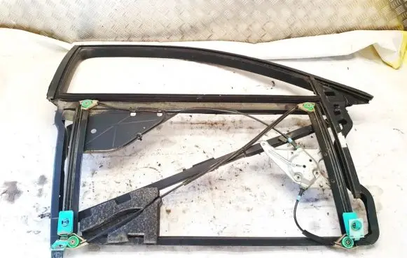 Audi A3 S3 8L Front door window/glass frame 