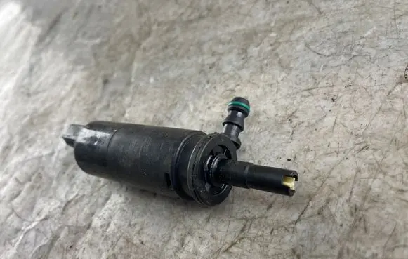 Mercedes-Benz S W221 Headlight washer pump 2108691221